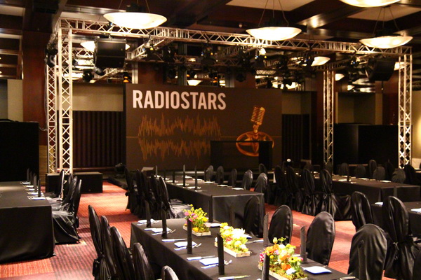 Eventmanagerin Ellen Kamrad plante mit Ralf Mechlinski ein Dinner in the Dark - Radiostars 2013 Eventmanagerin Ellen Kamrad plante mit Ralf Mechlinski ein Dinner in the Dark - Radiostars 2013