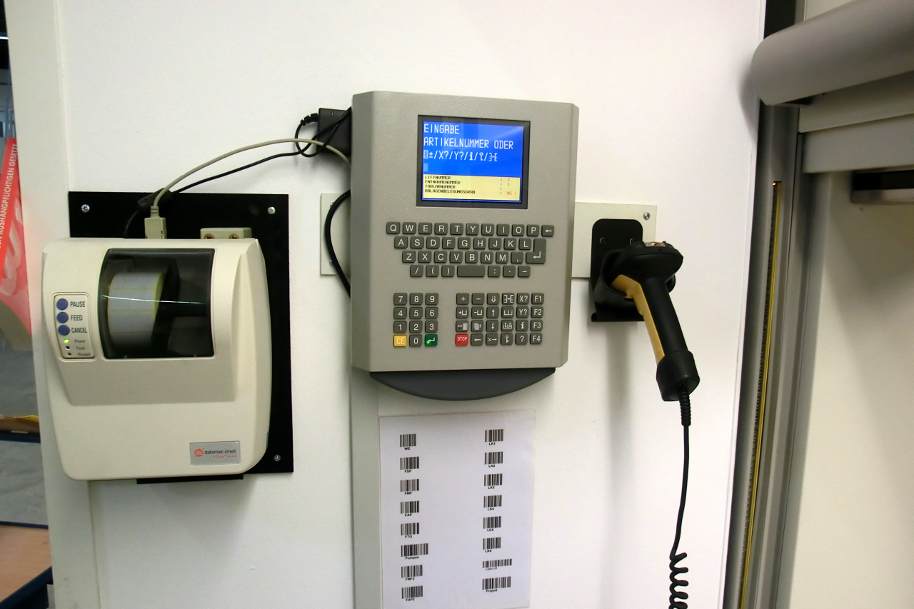 AISCI Ident hat für ASV Stübbe die Lagerhardware mit Drucker, Steuerung und Scanner an die Lean-Lift AISCI Ident hat für ASV Stübbe die Lagerhardware mit Drucker, Steuerung und Scanner an die Lean-Lift