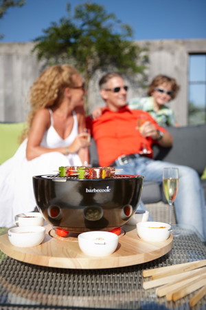 Gemütlich Grillen am kompakten Tischgrill Joya von Barbecook Gemütlich Grillen am kompakten Tischgrill Joya von Barbecook