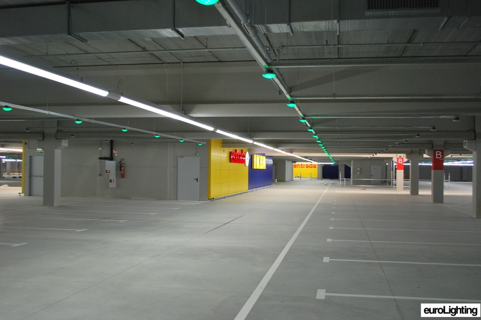 LED-Lösungen von euroLighting erhöhen die Sicherheit in Parkbauten und sparen bis zu 60% Strom.