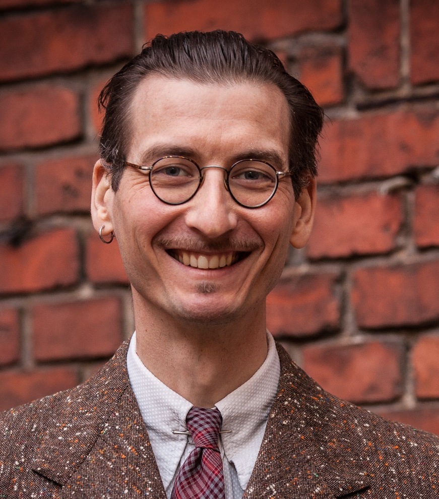 Heilpraktiker Moritz Rudolf: Tattoo-Hypnose gegen Schmerzen