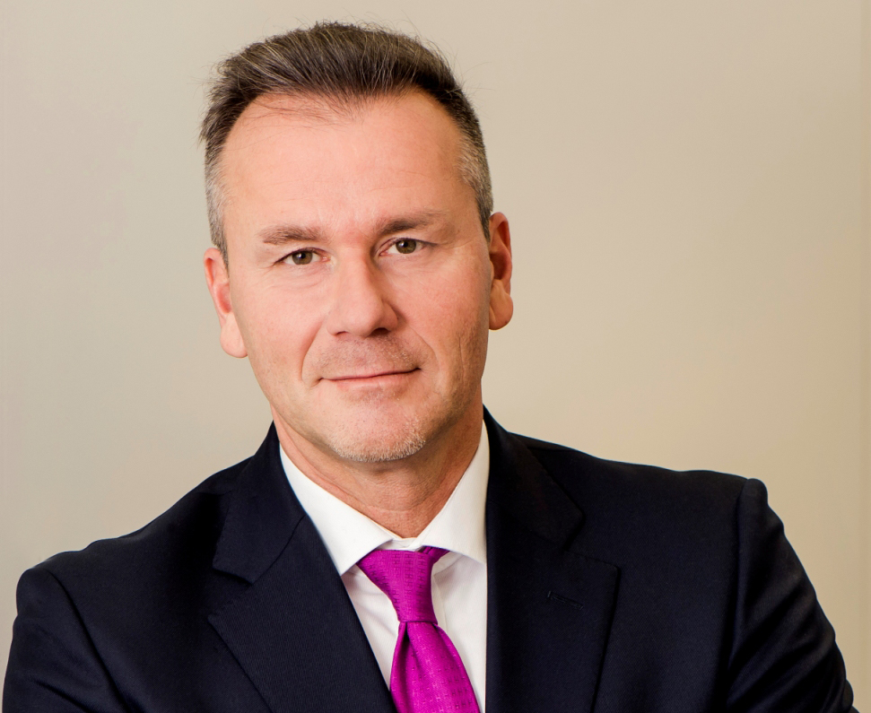 Sven Hennige, Managing Director Central Europe&Germany Robert Half Sven Hennige, Managing Director Central Europe&Germany Robert Half