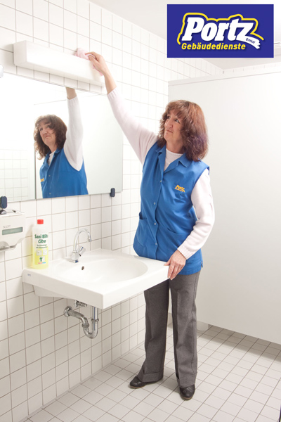 Auch am Tag problemlos möglich: Umfassende Gebäudereinigung in Büros, Unternehmen und der Industrie. Auch am Tag problemlos möglich: Umfassende Gebäudereinigung in Büros, Unternehmen und der Industrie.