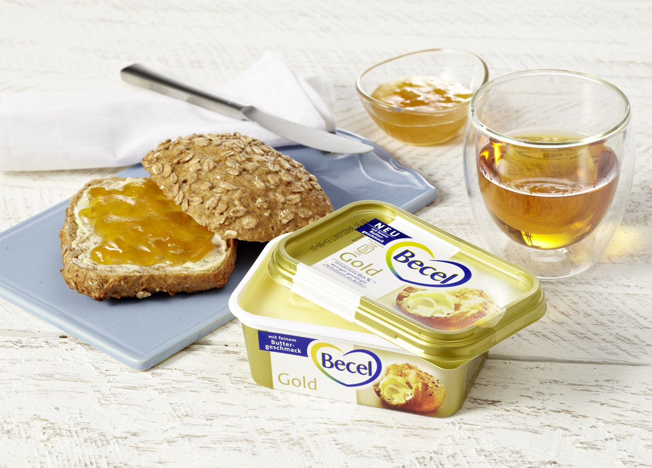 Das Multitalent Becel Gold schmeckt nicht nur auf Brot, sondern eignet sich auch zum Kochen, Backen Das Multitalent Becel Gold schmeckt nicht nur auf Brot, sondern eignet sich auch zum Kochen, Backen