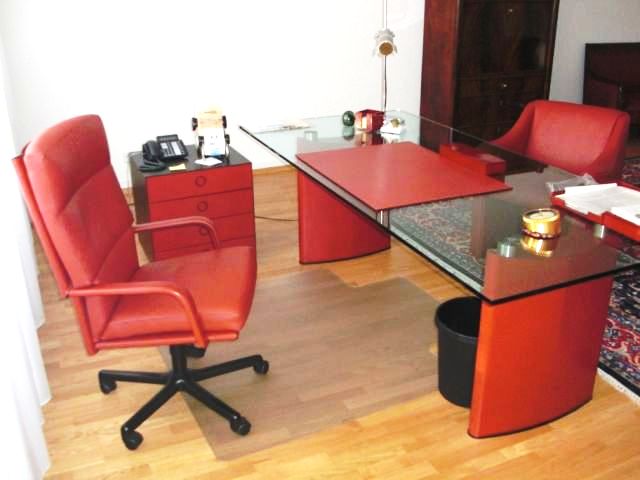 Bei dem Preis steigt die Libido: sexy rotes Matteo Grassi Chefbüro - statt 16000? nur 4000? komplett Bei dem Preis steigt die Libido: sexy rotes Matteo Grassi Chefbüro - statt 16000? nur 4000? komplett