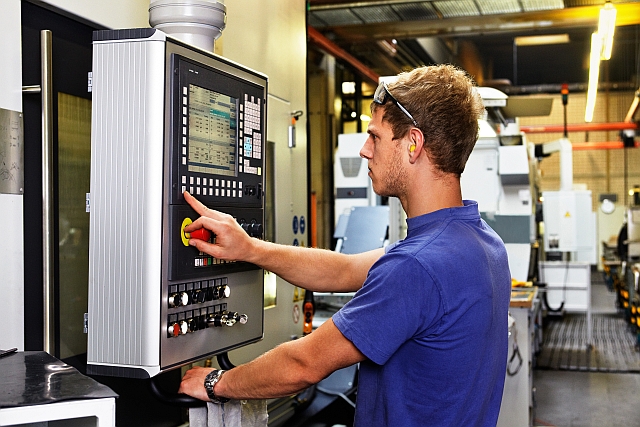 Techniker im Bereich Elektrotechnik haben gute Jobchancen