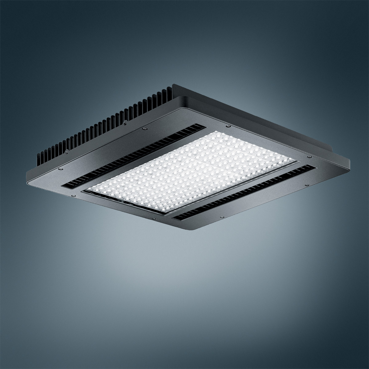 Bestes Licht für hohe Hallen: Die Mirona QL LED von TRILUX.