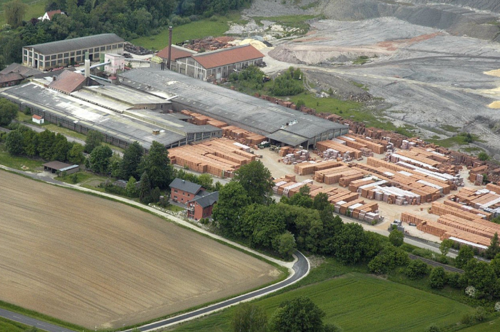Gehört ab sofort zum Familienunternehmen Leipfinger-Bader: das traditionsreiche Merkl-Werk in Vilsec Gehört ab sofort zum Familienunternehmen Leipfinger-Bader: das traditionsreiche Merkl-Werk in Vilsec