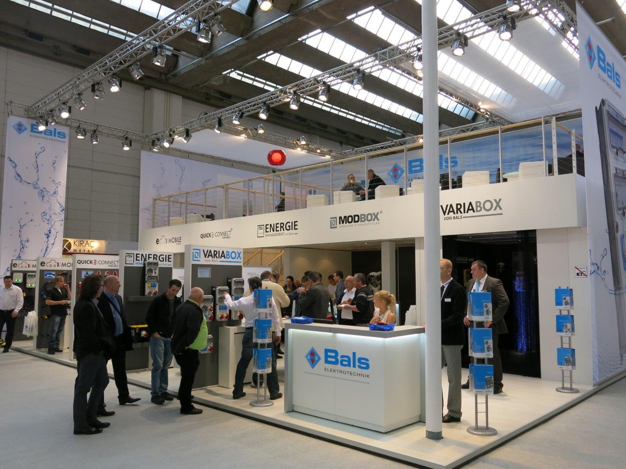 Reges Treiben herrschte bei Bals auf der Light+Building 2014.