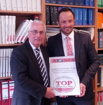 Peter Servos (l.) und Christian Servos freuen sichüber die FOCUS MONEY Auszeichnung. Peter Servos (l.) und Christian Servos freuen sichüber die FOCUS MONEY Auszeichnung.
