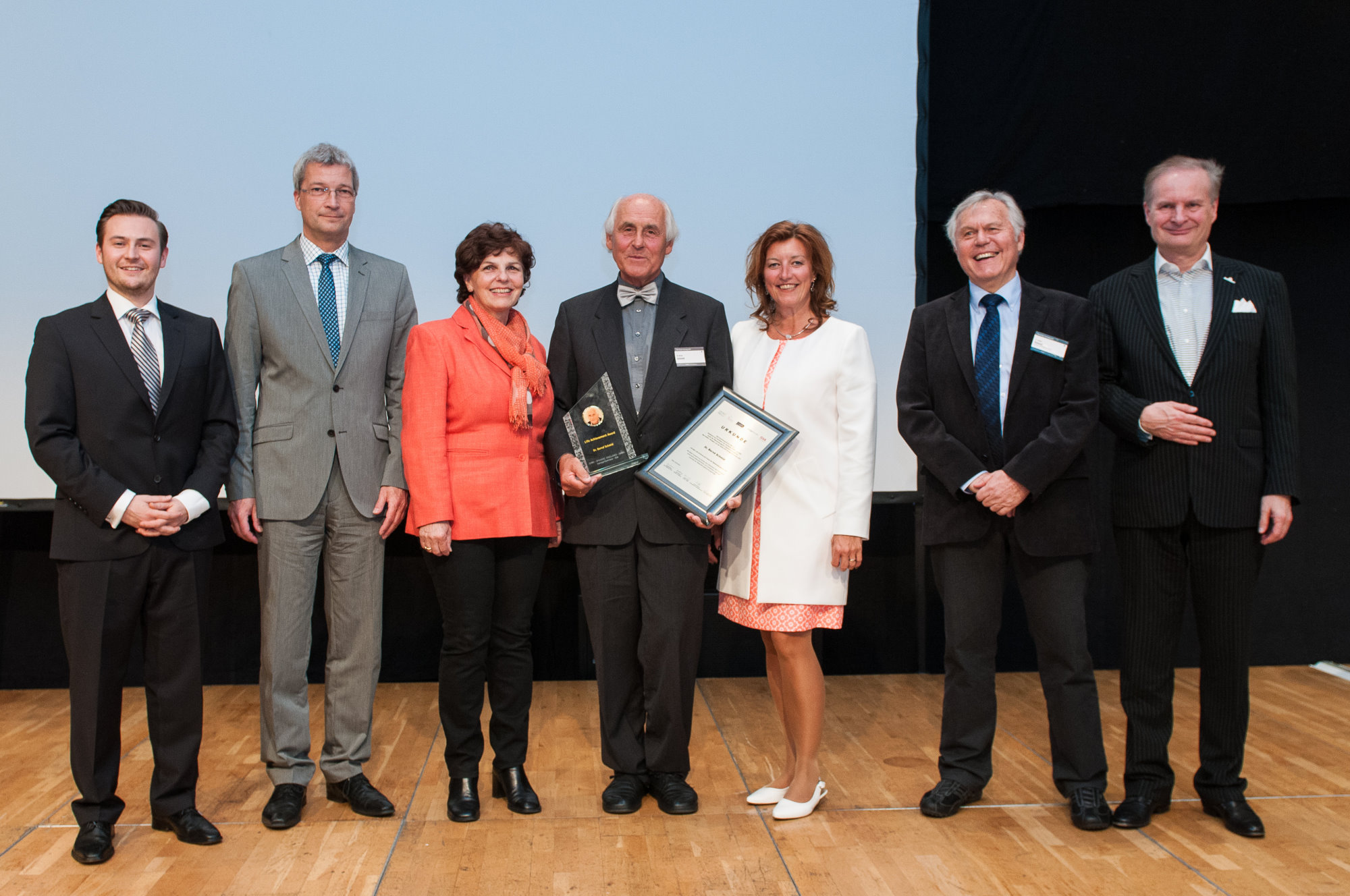 Preisverleihung des Life Achievement Award an Dr. Bernd Schmid Preisverleihung des Life Achievement Award an Dr. Bernd Schmid