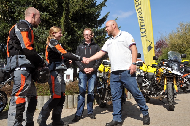 Beim Touratech-Saisonstart wurden die Motorräder an Mirko und Claudia Naglerübergeben.