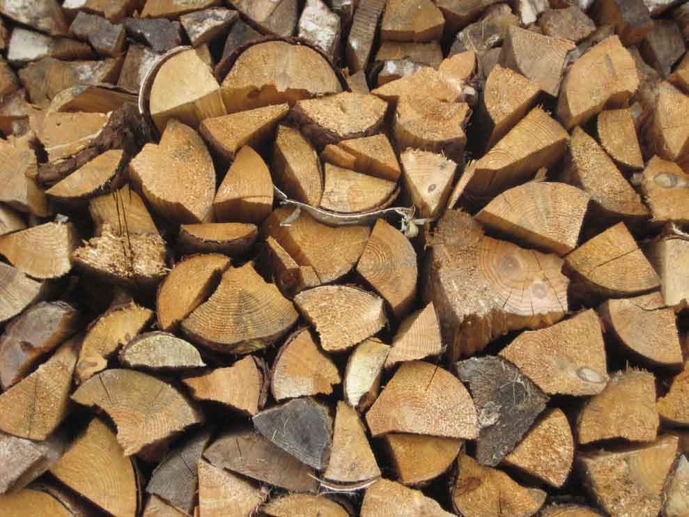 Das Heizen mit Holz macht unabhängiger von den globalen Energiemärkten Das Heizen mit Holz macht unabhängiger von den globalen Energiemärkten