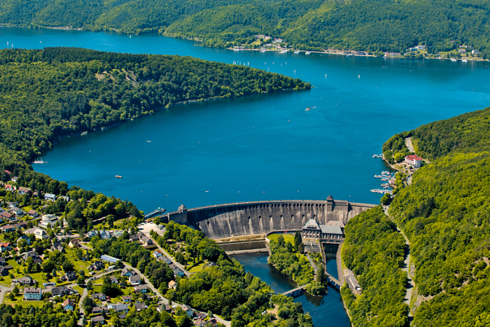 Der Edersee heute?ein Urlaubsparadies mit vielen Ausflugs-, Sport- und Erholungsmöglichkeiten. Der Edersee heute?ein Urlaubsparadies mit vielen Ausflugs-, Sport- und Erholungsmöglichkeiten.