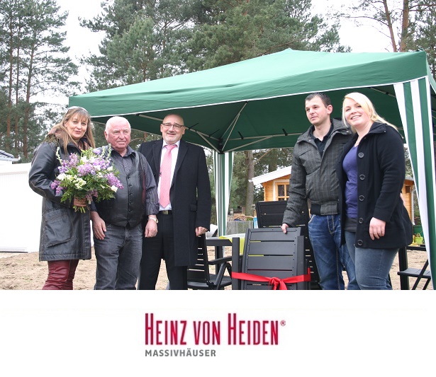 Heinz von Heiden prämiert 43.000. Baufamilie