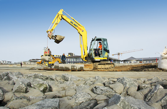 Baumaschinen von HKL helfen bei der Promenadengestaltung in Büsum.