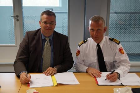 Vertragsunterzeichnung Feuerwehr Zaanstreek-Waterland mit LHD Group