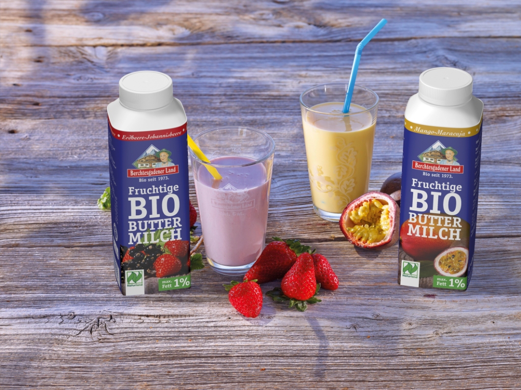 Die Berchtesgadener Land Bio-Fruchtbuttermilch gibt es jetzt auch zum Mitnehmen Die Berchtesgadener Land Bio-Fruchtbuttermilch gibt es jetzt auch zum Mitnehmen