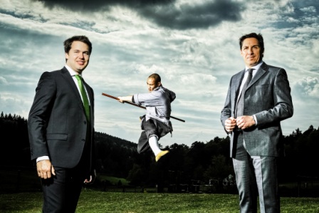 Business trifft Shaolin: Julius Seebach, Shaolin-Meister Shi Heng Yi und Jörg G. Schmidt (v. l.). Business trifft Shaolin: Julius Seebach, Shaolin-Meister Shi Heng Yi und Jörg G. Schmidt (v. l.).