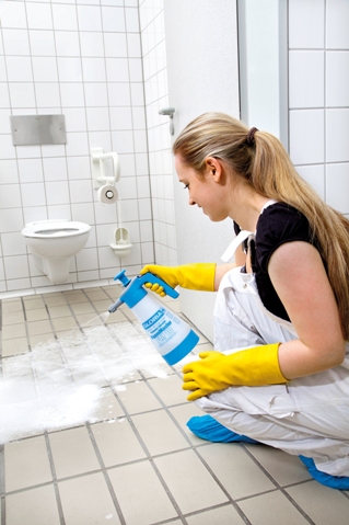Mit Hilfe der FoamMaster-Sprühgeräte von Gloria wird der Schaum gleichmäßig ausgebracht. Mit Hilfe der FoamMaster-Sprühgeräte von Gloria wird der Schaum gleichmäßig ausgebracht.