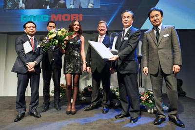Kenji Oishi, Executive Officer Procurement/Logistics HQ, Timo Rickermann, Leiter Zentraler Einkauf, 
