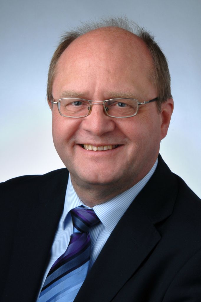 Eckart Achauer ist Geschäftsführer der AGAMON Consulting GmbH in Berlin Eckart Achauer ist Geschäftsführer der AGAMON Consulting GmbH in Berlin