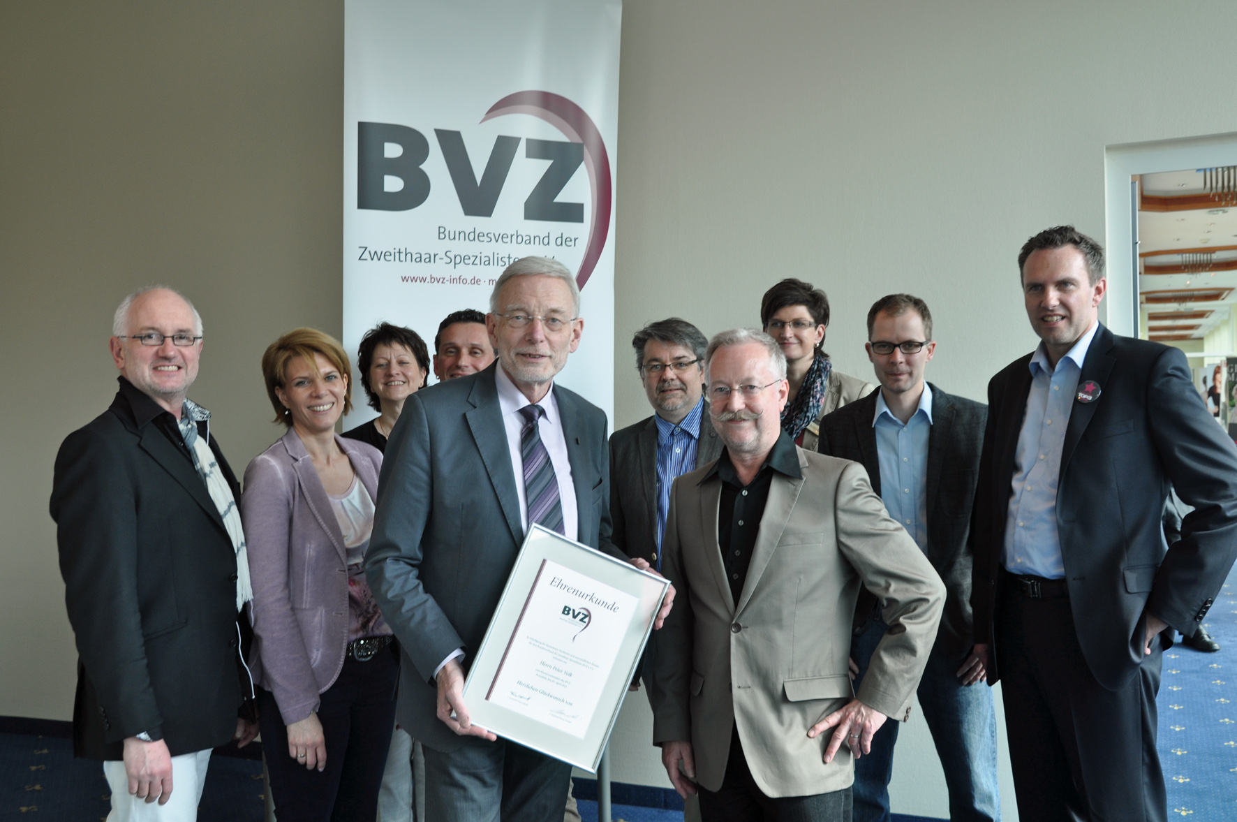 BVZ Vorstand ehrt Peter Volk