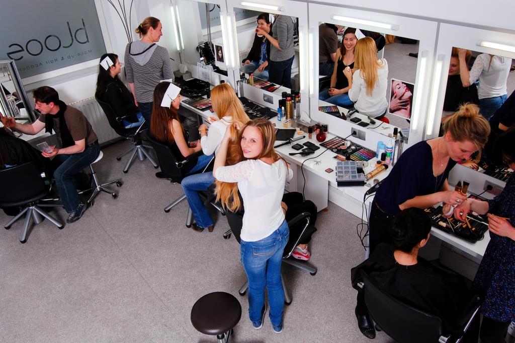 Die bloos Make-up & Hair Academy ist in Münchens Szene-Stadtteil Schwabing zu Hause. Der größte Schu