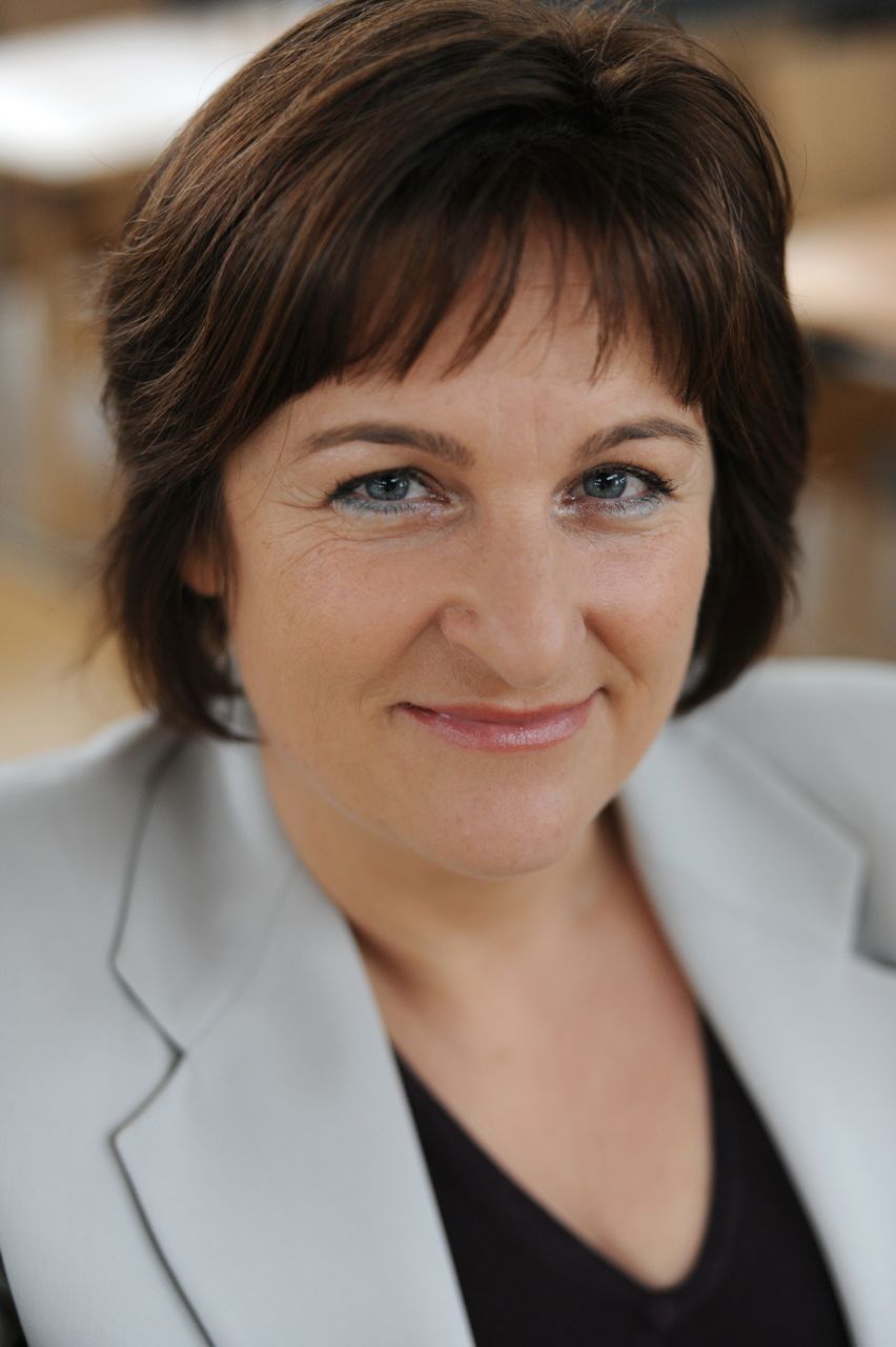 Mit der Customer-Care-Expertin Ursula Steinmetz baut hbkPartner ihren Fokus auf Multichannel-Prozess Mit der Customer-Care-Expertin Ursula Steinmetz baut hbkPartner ihren Fokus auf Multichannel-Prozess