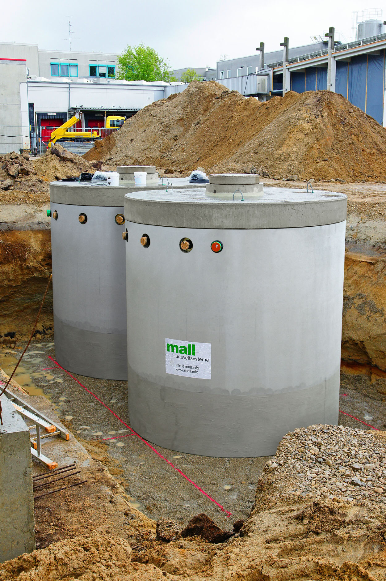 Der Pufferspeicher ThermoSol kann bis zu 13.400 Liter heißes Wasser unterirdisch lagern. (Mall GmbH) Der Pufferspeicher ThermoSol kann bis zu 13.400 Liter heißes Wasser unterirdisch lagern. (Mall GmbH)
