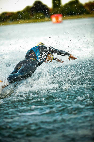 Schwimmenüber 1,9 Kilometer ist ein Teil des IRONMAN 70.3 Schwimmenüber 1,9 Kilometer ist ein Teil des IRONMAN 70.3