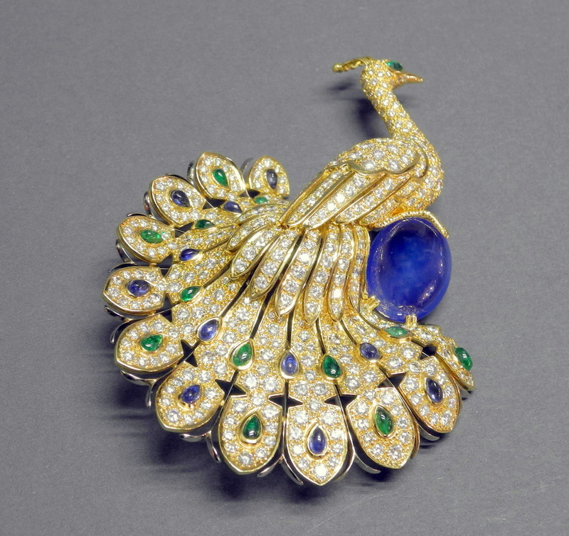 Pfau-Brosche in der Art von Cartier mit Diamenten und Saphiren Pfau-Brosche in der Art von Cartier mit Diamenten und Saphiren