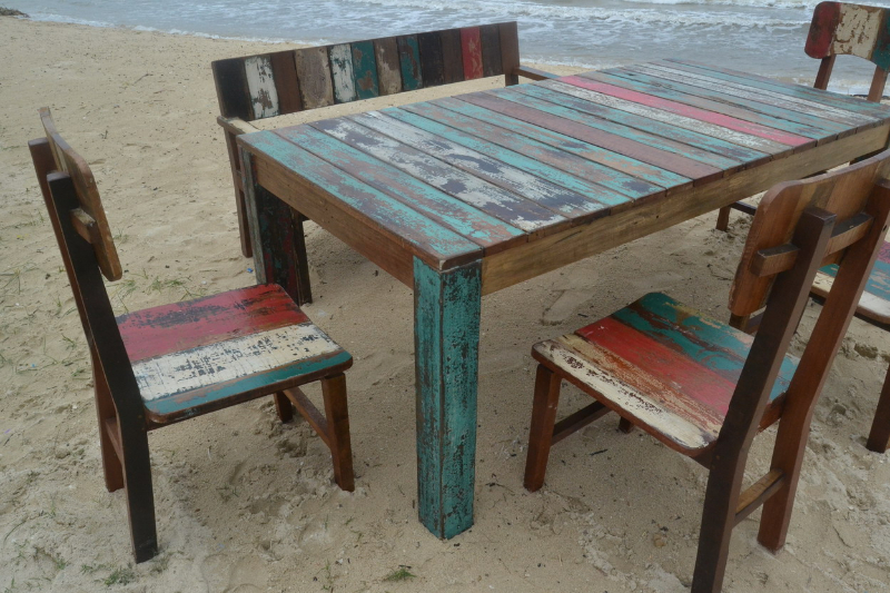 Möbel aus unbrauchbar gewordenen Fischerbooten - Blessindofurniture fertigt Tische, Stühle und Regal Möbel aus unbrauchbar gewordenen Fischerbooten - Blessindofurniture fertigt Tische, Stühle und Regal
