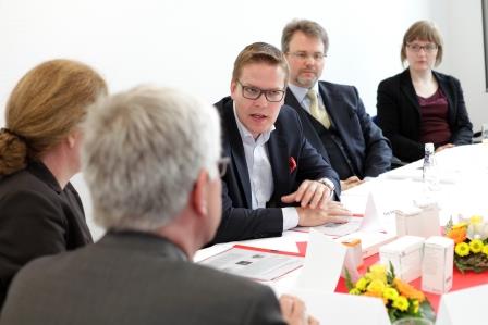 Von rechts nach links: Britta Malmström, Magnus Fischer, Tino Sorge, Monika Langer, Ulrich Auch Von rechts nach links: Britta Malmström, Magnus Fischer, Tino Sorge, Monika Langer, Ulrich Auch