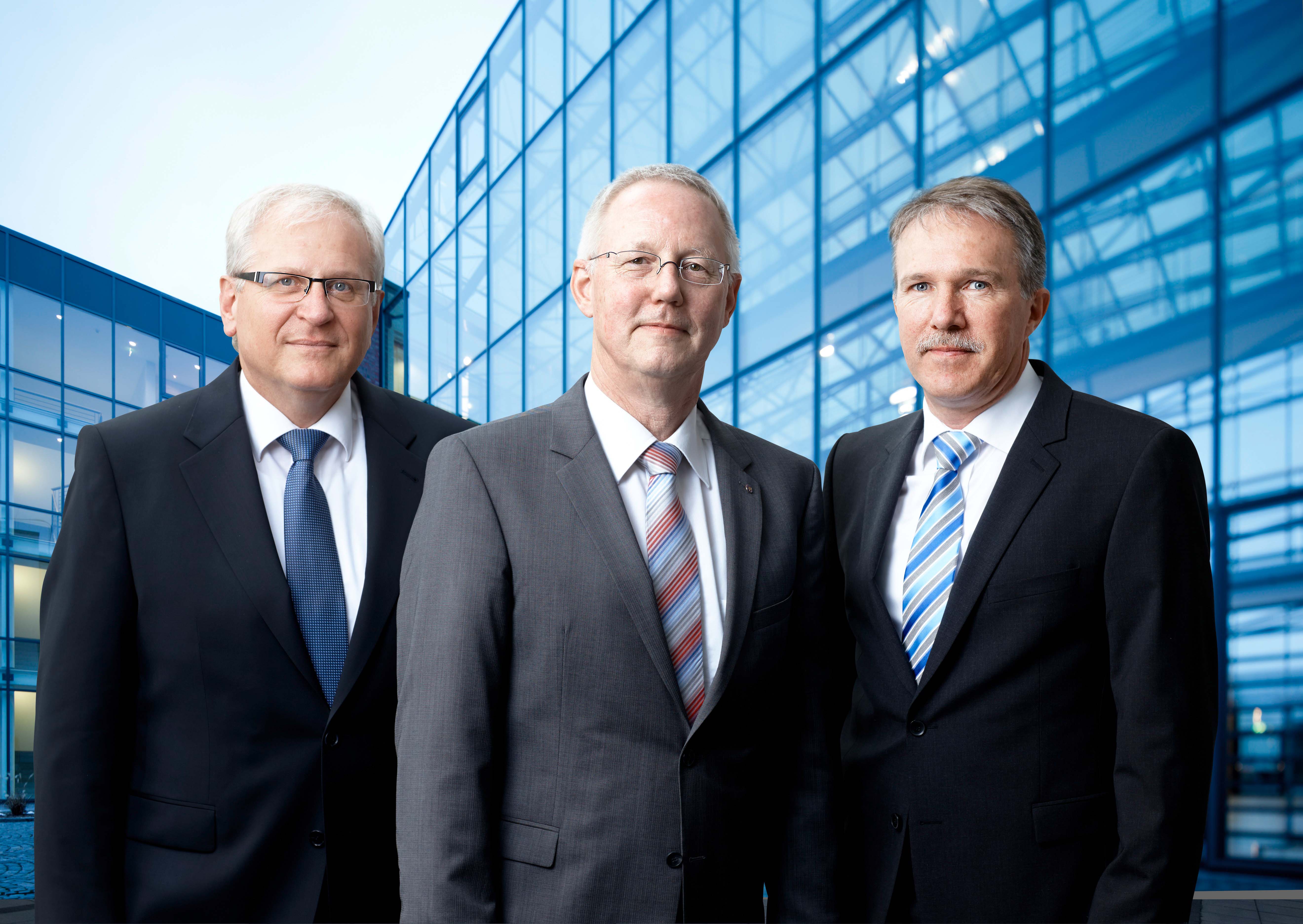 Martin Schwarz, Dr. Bernhard Söder, Josef Ilg (von links) Martin Schwarz, Dr. Bernhard Söder, Josef Ilg (von links)