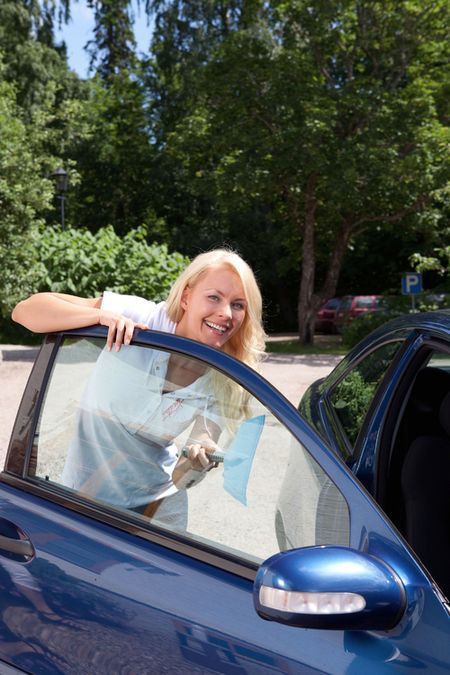 Der neue KUNGS Scheibenreiniger macht die Autopflege zum Vergnügen Der neue KUNGS Scheibenreiniger macht die Autopflege zum Vergnügen