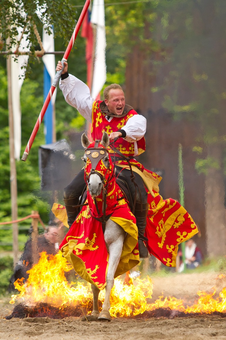 Ritterfestspiele auf historischer Wasserburg Burg Satzvey bei Köln. Bildquelle: Mike Göhre