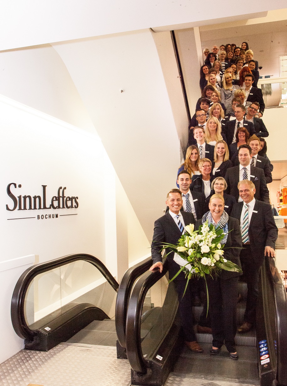 Das Team von SinnLeffers Bochum-City freut sichüber die Wiedereröffnung auf 5.000 Quadratmetern. Das Team von SinnLeffers Bochum-City freut sichüber die Wiedereröffnung auf 5.000 Quadratmetern.