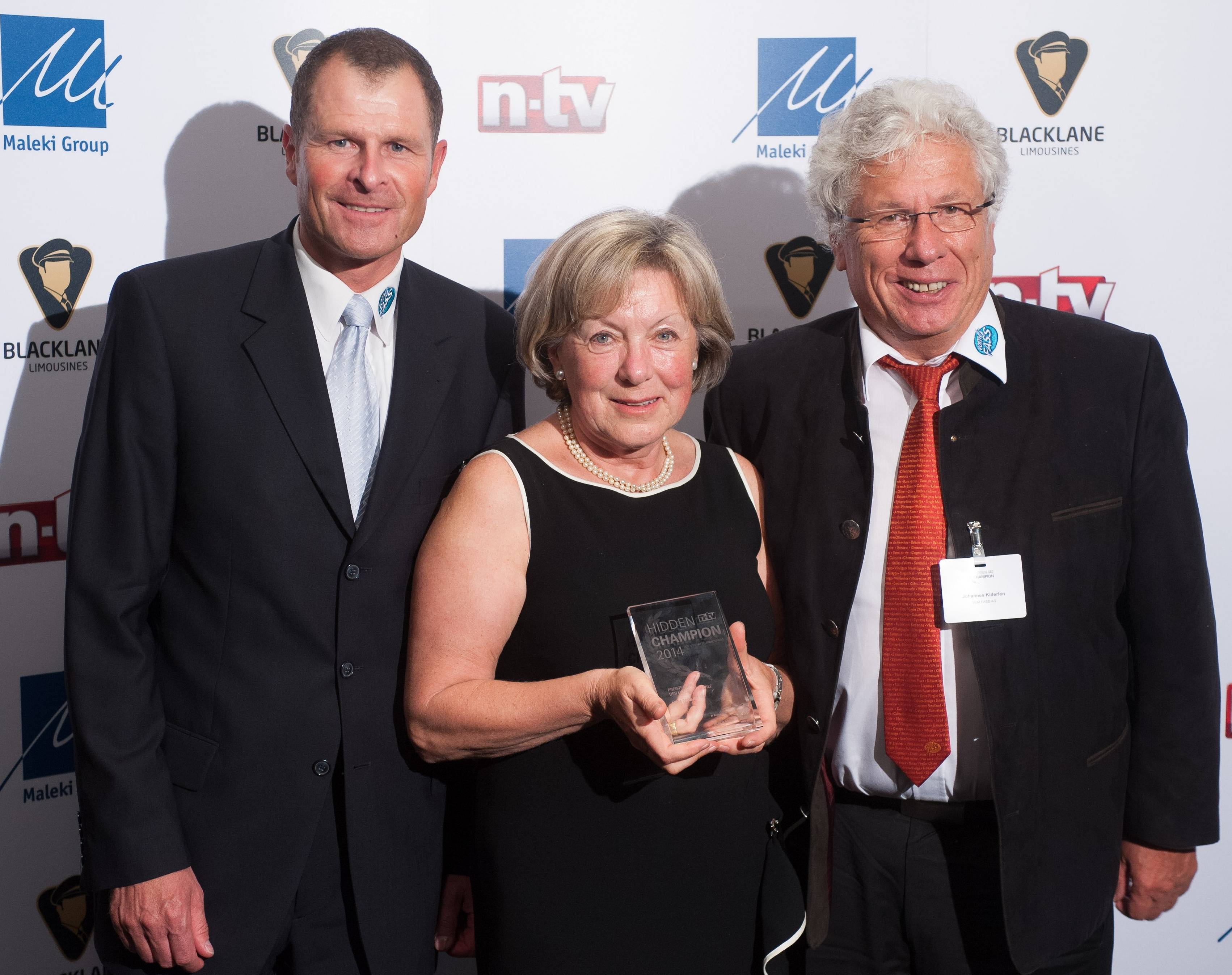 n-tv Preisträger Hidden Champion: Johannes Kiderlen, Claire Kiderlen, Gunther Veit erhalten den Prei n-tv Preisträger Hidden Champion: Johannes Kiderlen, Claire Kiderlen, Gunther Veit erhalten den Prei