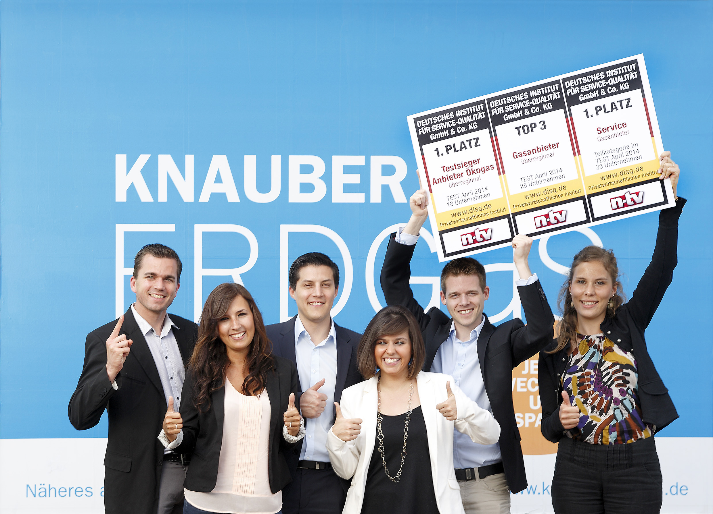Das Knauber-Team freut sichüber die Auszeichnung: Testsieger der Kategorien Service undÖko-Erdgas ge Das Knauber-Team freut sichüber die Auszeichnung: Testsieger der Kategorien Service undÖko-Erdgas ge