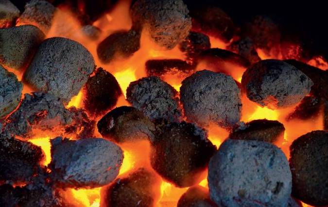 Unterschätzte Gefahr?Glut und heiße Asche können noch mehrere Tage brandgefährlich sein