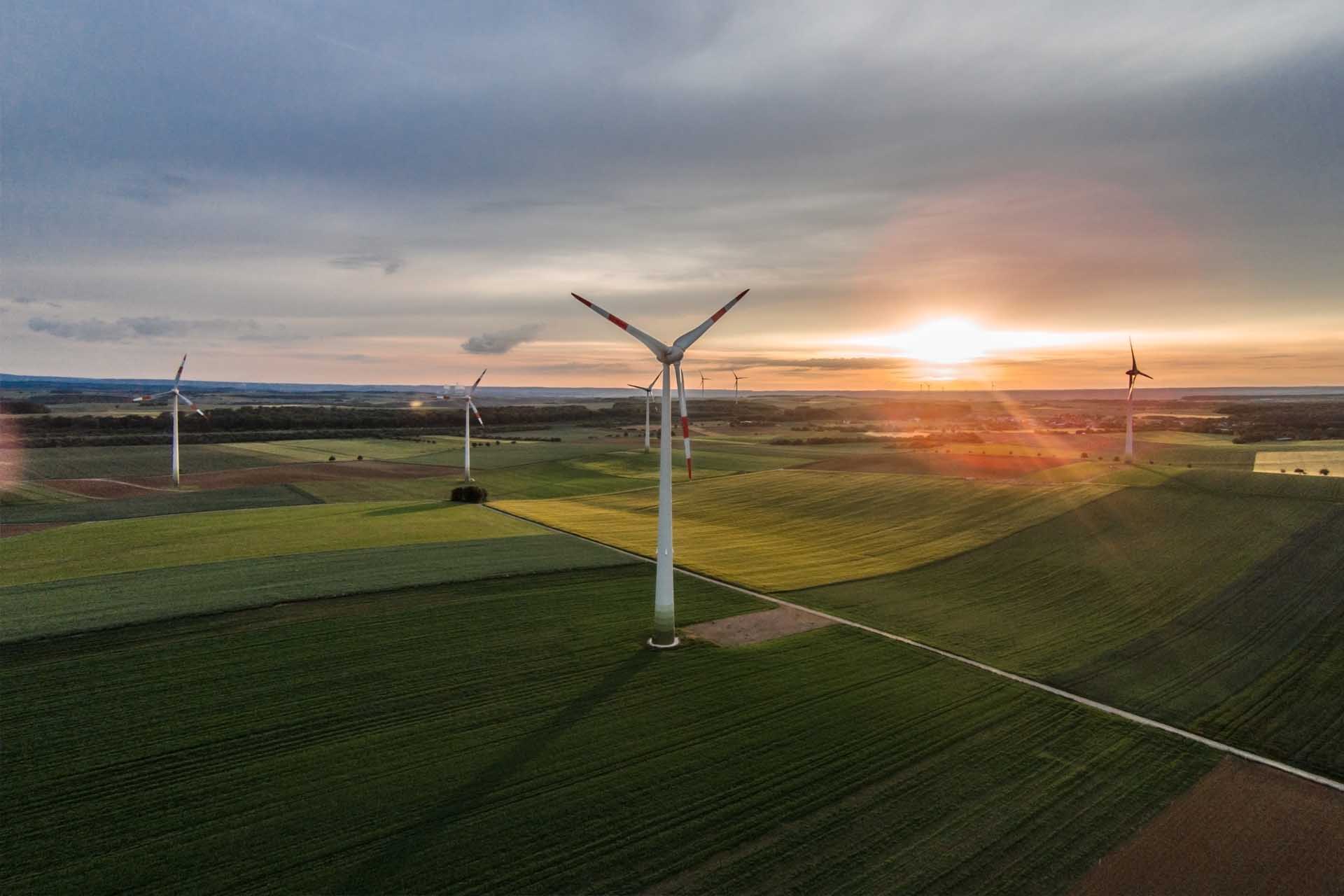 Luftbild Windkraftanlage Saarland mit der Kamerdrohne von der Filmproduktion dreihundertbilder aus S Luftbild Windkraftanlage Saarland mit der Kamerdrohne von der Filmproduktion dreihundertbilder aus S