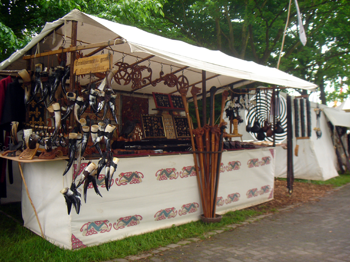 mittelalterlicher Marktstand der Mystic Wolves mittelalterlicher Marktstand der Mystic Wolves