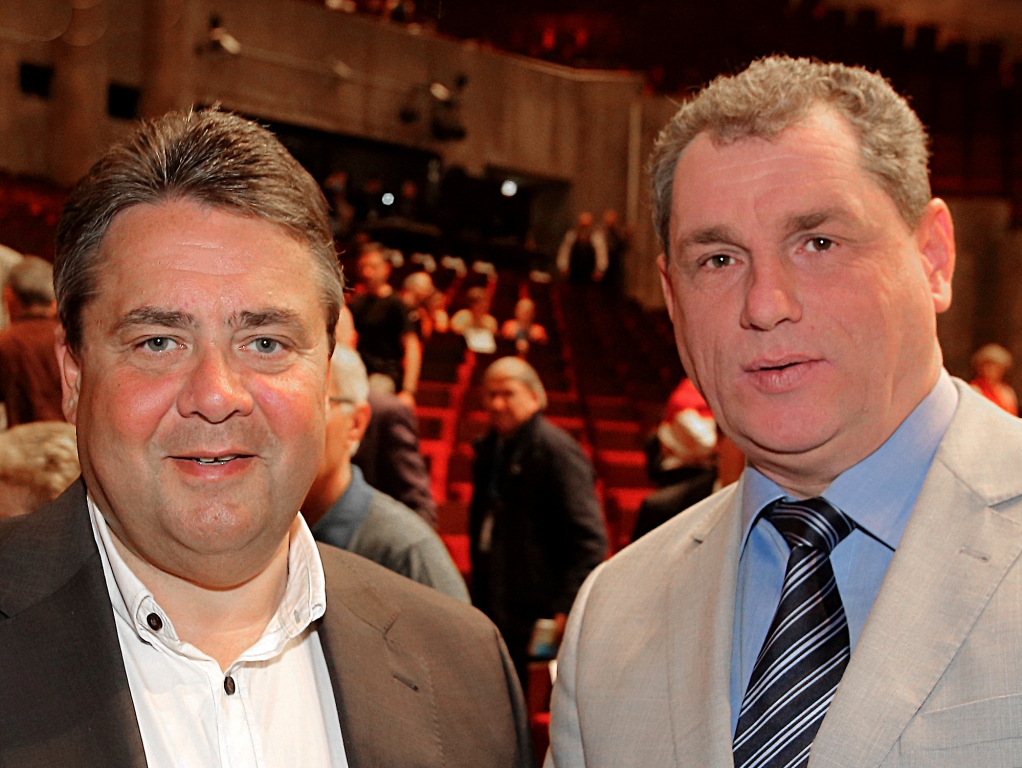 Bundesminster Sigmar Gabriel mit TDT-Chef Michael Pickhardt Bundesminster Sigmar Gabriel mit TDT-Chef Michael Pickhardt