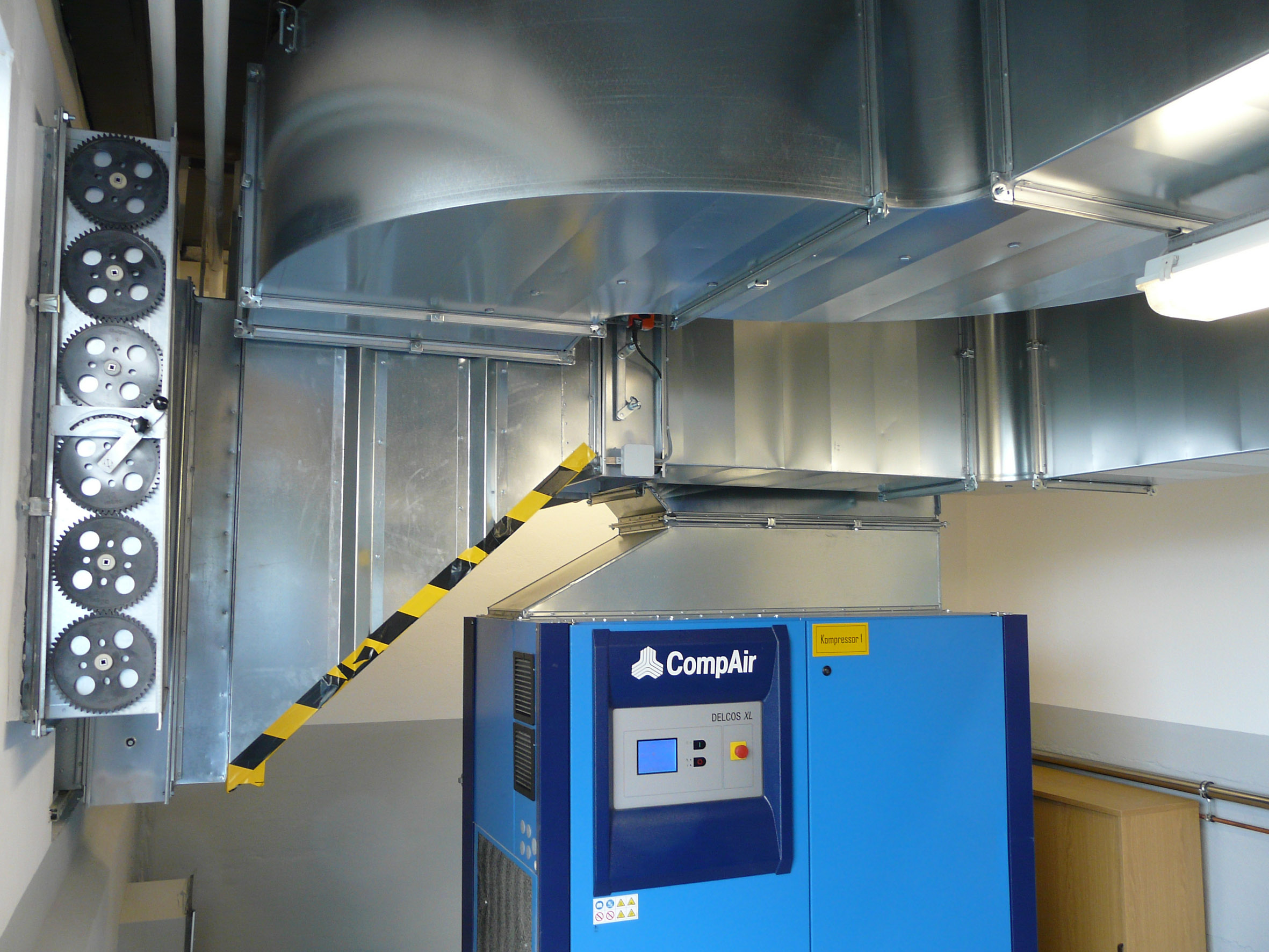 Zwei PureAir-Vedichter erzeugenölfreie Druckluft für die Produktion bei Pharma Wernigerode.