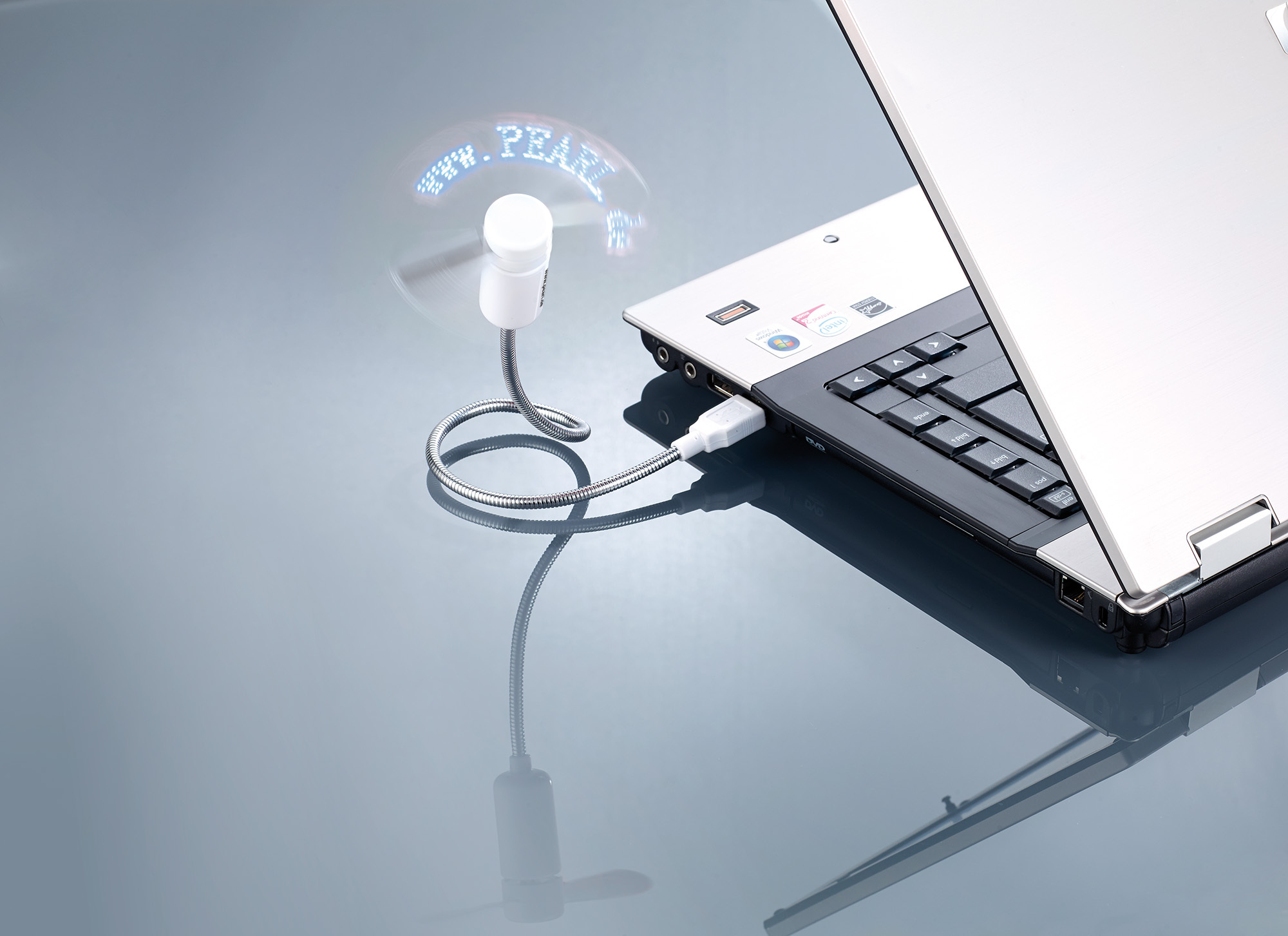PEARL USB-Ventilator mit programmierbarer Laufschrift, www.pearl.de PEARL USB-Ventilator mit programmierbarer Laufschrift, www.pearl.de