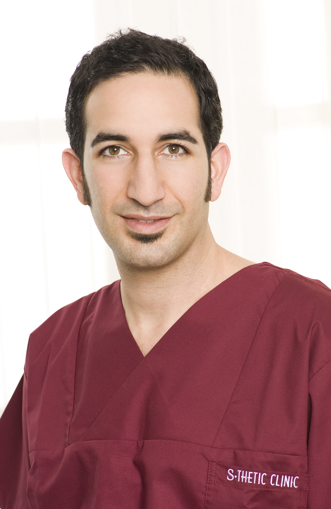 Dr. med. Afschin Fatemi hilft beiübermäßigem Schwitzen mit dem Anti-Schwitz Laser