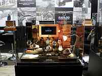 Auf der Baselworld 09 präsentierte Kadloo seine neuen Uhren im maritimen Design. Auf der Baselworld 09 präsentierte Kadloo seine neuen Uhren im maritimen Design.