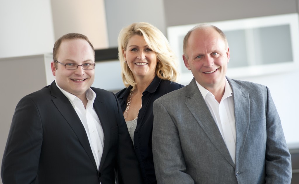 Das Führungsteam von Kuhlmann Küchen + Werkstätten: Ingo Kuhlmann, Sandra Büssemaker und Wilhelm Kuh Das Führungsteam von Kuhlmann Küchen + Werkstätten: Ingo Kuhlmann, Sandra Büssemaker und Wilhelm Kuh