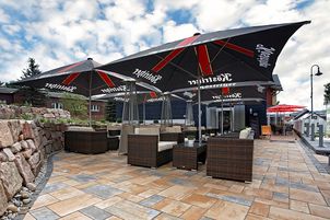 Steingarten Lounge und Sonnenterrasse